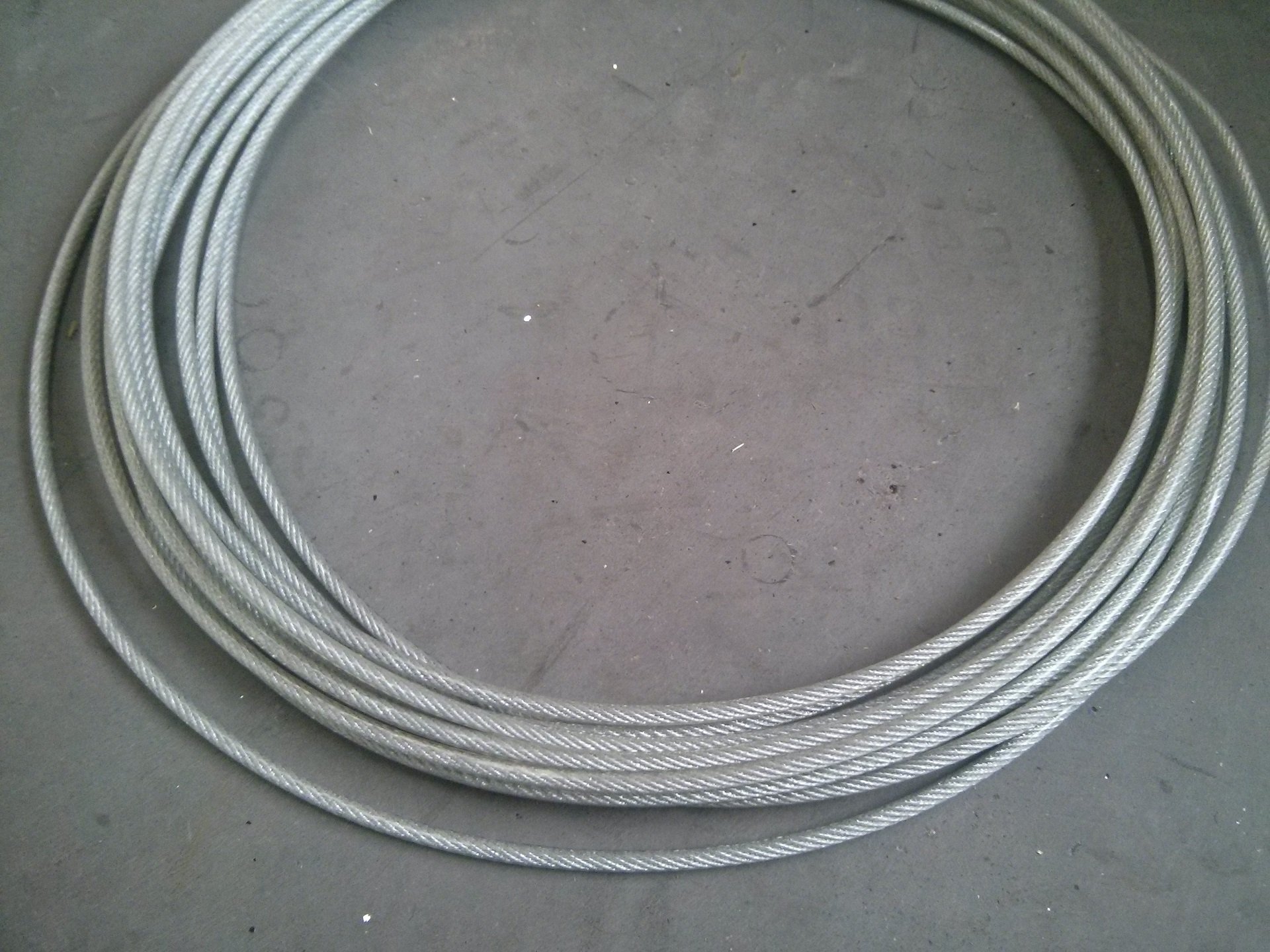 Câble acier Gainé PVC rouge - Ø 3 x 5 mm - Couronne 25 mètres : Câbles  Promeca